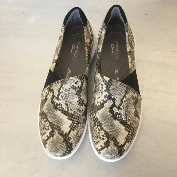 NWOT CLARKS Cushion Feel Ultimate Comfort Slip On Casual Snake skin Loafe SZ 8 - Picture 1 of 11